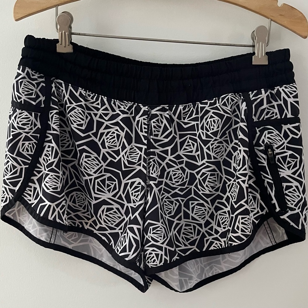Lululemon Women’s Tracker Short III *4-way Stretch
Posey Black White / Black 10